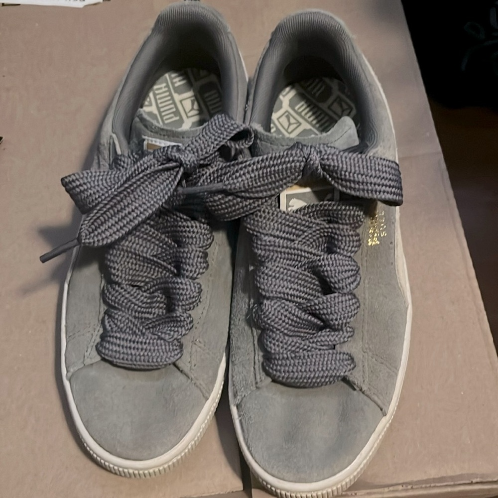 Women’s Grey Suede Puma shoes